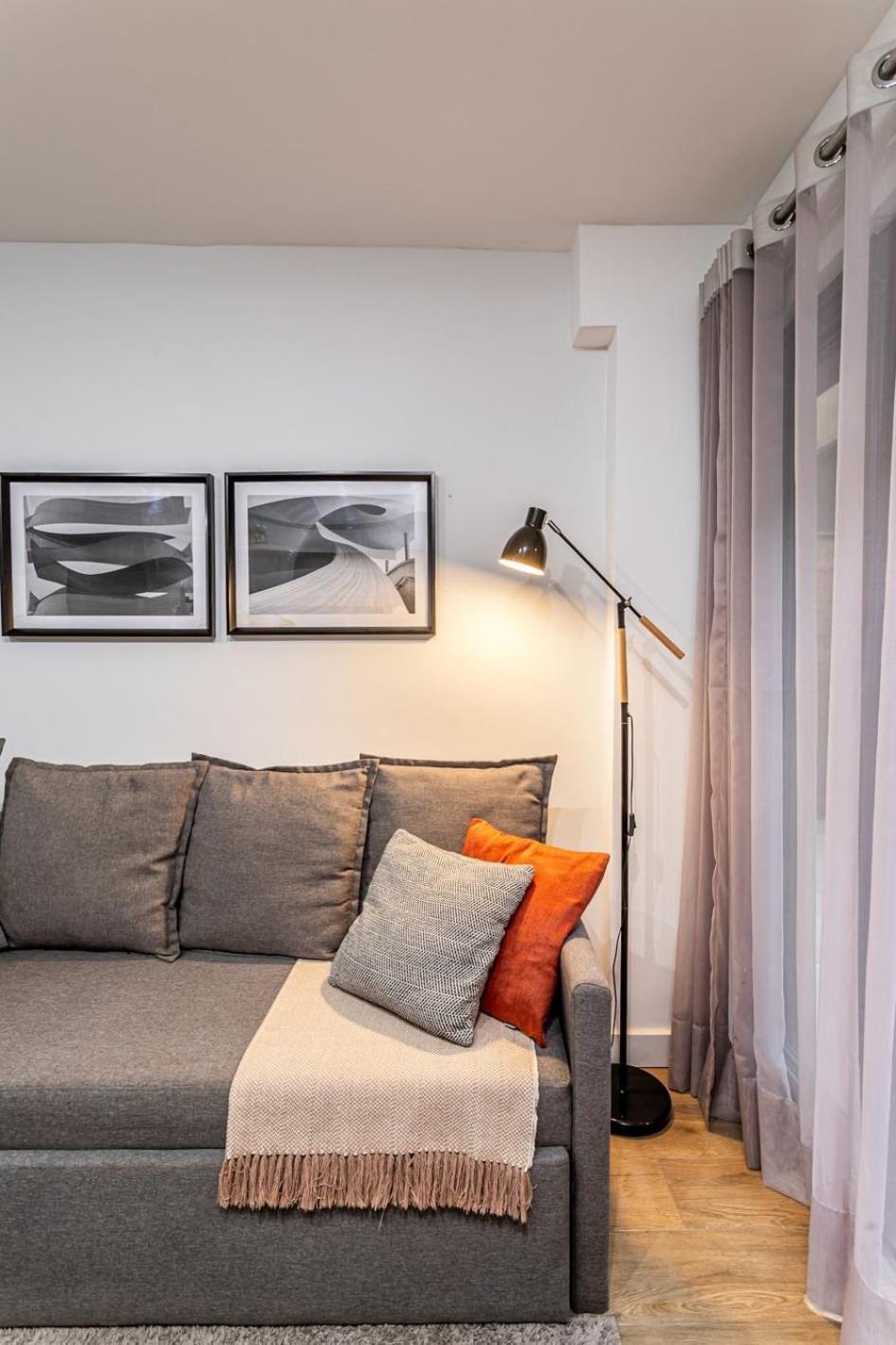 Apartamento Qto&sala Com Varanda A 170m Da | Fa 49/101 Rio de Janeiro